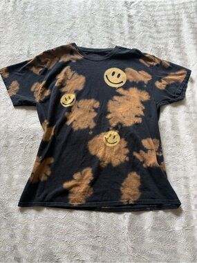 Full Tilt Black Tie-Dye Tee & Yellow Smile Faces